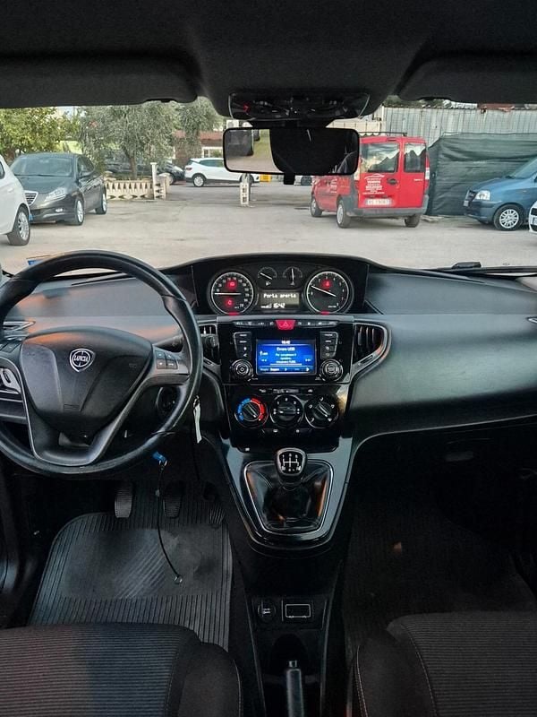 Usata Lancia Ypsilon Gold 85 CV (62 kW) 2017 Blu Utilitaria