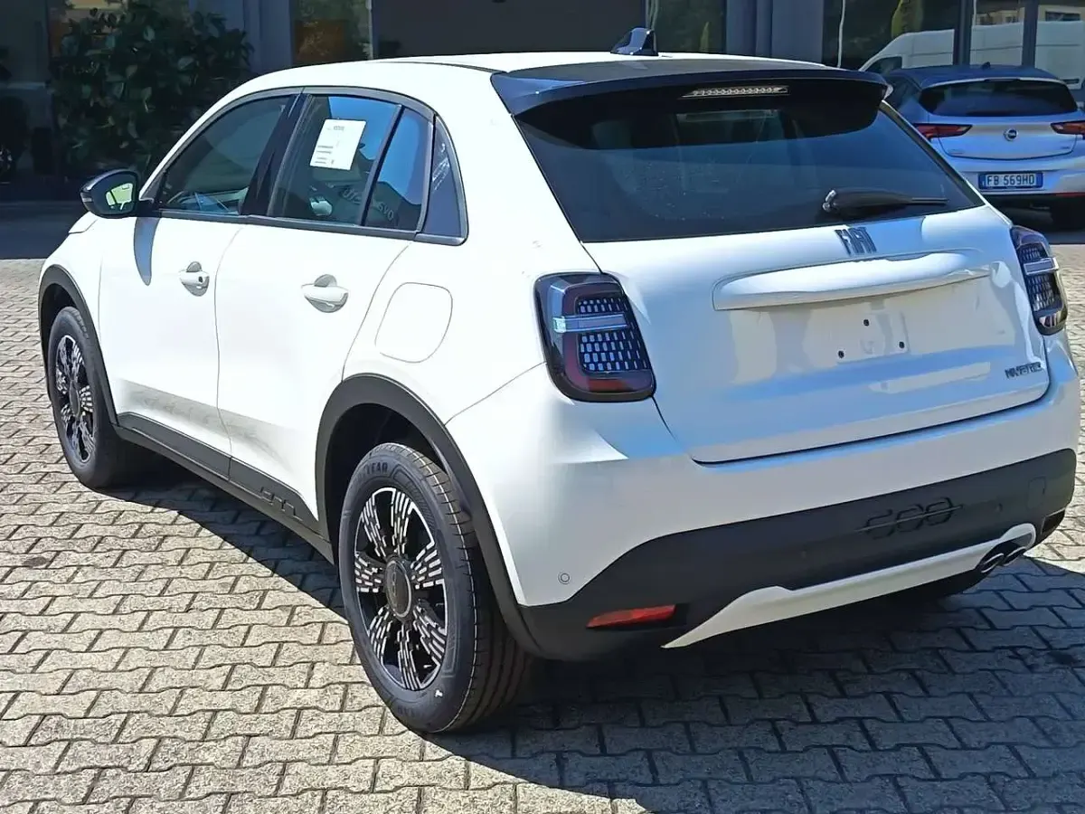 Nuova Fiat 600 Icon 136 CV (100 kW) 2026 Bianco SUV