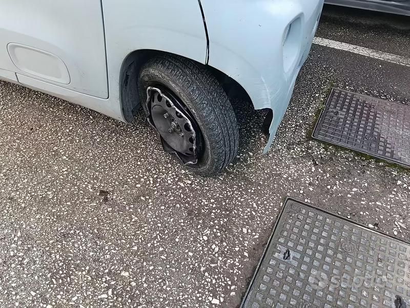 Usata Citroën AMI 2022 Grigio Berlina