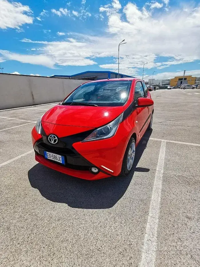 Usata Toyota Aygo Cool 69 CV (50 kW) 2014 Rosso Utilitaria