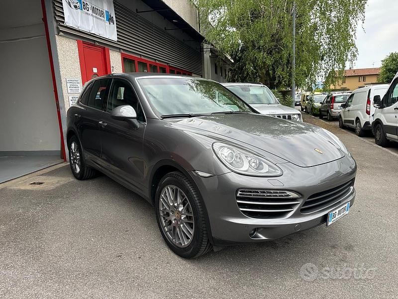 Usata Porsche Cayenne 245 CV (180 kW) 2013 Grigio SUV