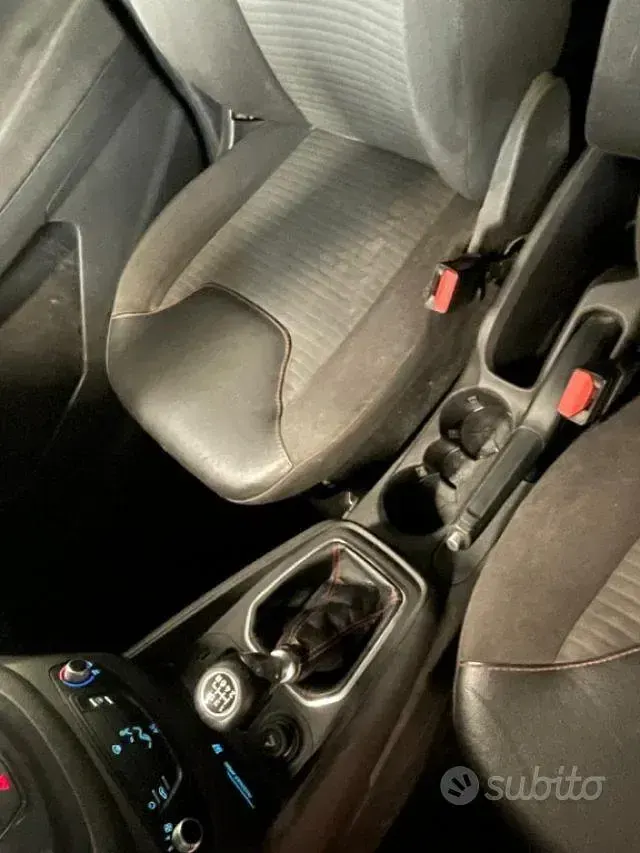 Occasion Ford Tourneo Courier Sport 101 ch (74 kW) 2019 Rouge Monospace