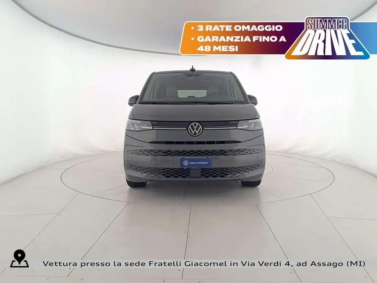 Usata VW Multivan Life 150 CV (110 kW) 2023 Gray Monovolume