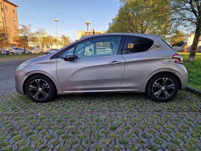 Usata Peugeot 208 Allure 114 CV (83 kW) 2013 Utilitaria