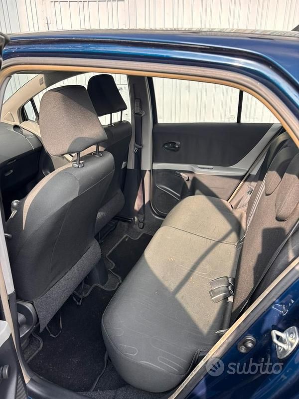 Usata Toyota Yaris 69 CV (50 kW) 2010 Blu Utilitaria
