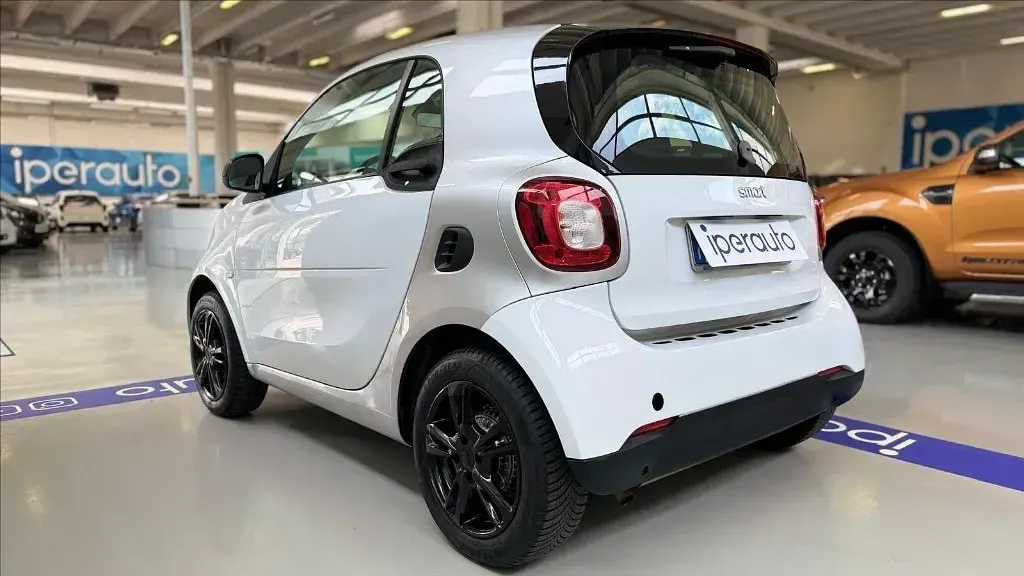 Usata Smart ForFour Superpassion 71 CV (52 kW) 2019 Bianco metallizzato Utilitaria