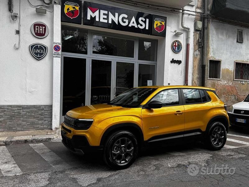 Nuova Jeep Avenger Longitude 110 CV (80 kW) 2025 Giallo SUV