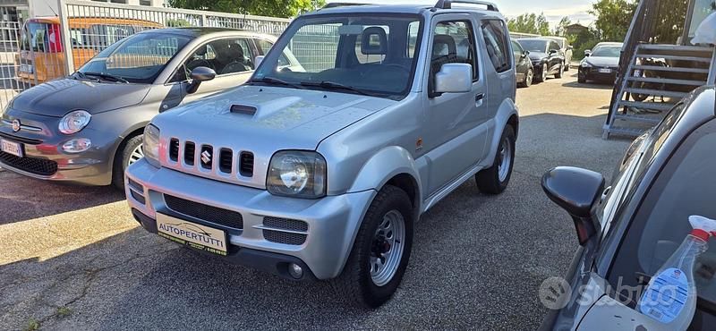 Usata Suzuki Jimny 85 CV (62 kW) 2007 Argento SUV