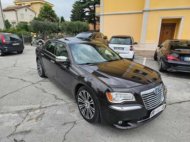 Nero Usata 2012 Lancia Thema Tre volumi | 9999 € (Buon prezzo) - Immagine 1/4
