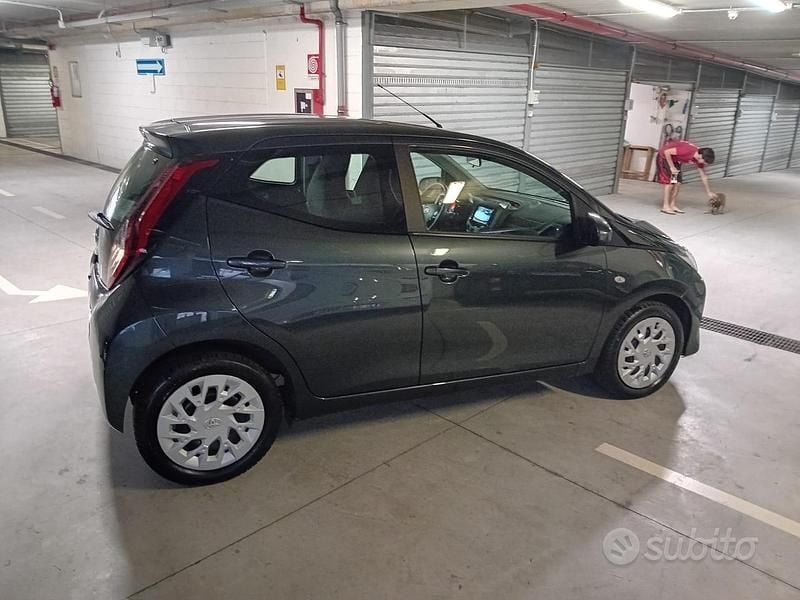 Usata Toyota Aygo X-clusiv 72 CV (52 kW) 2021 Nero Utilitaria