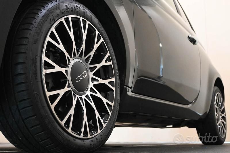 Usata Fiat 500 Dolcevita 69 CV (50 kW) 2023 Nero Utilitaria