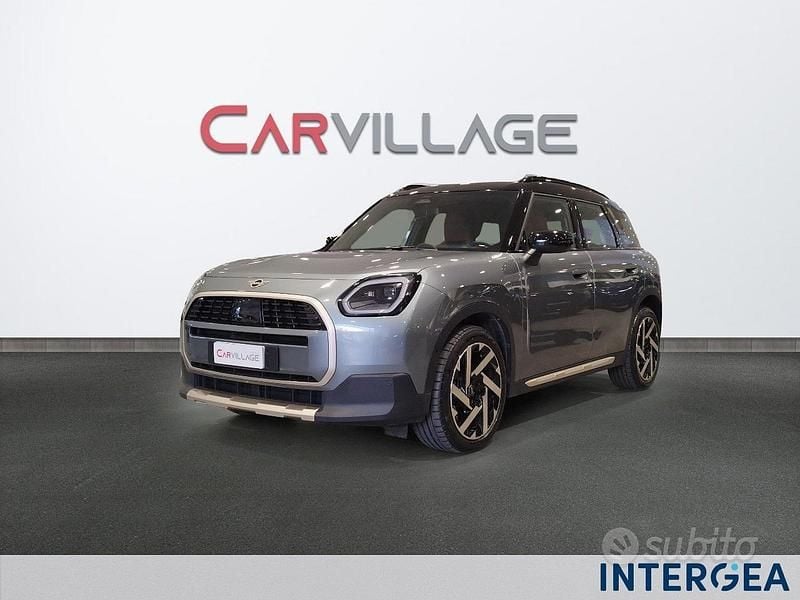 Usata Mini Countryman Favoured 163 CV (119 kW) 2024 Verde SUV