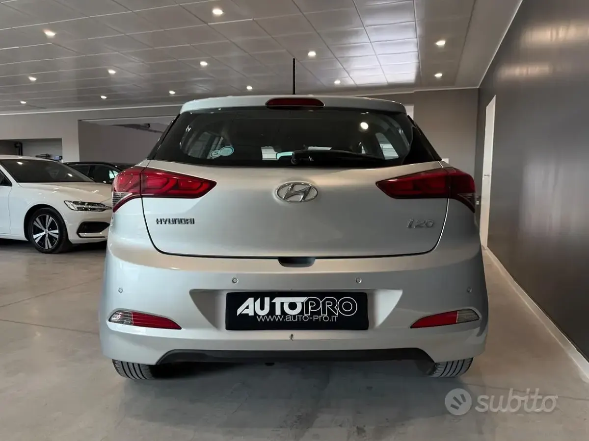 Usata Hyundai i20 Style 75 CV (55 kW) 2015 Grigio Berlina