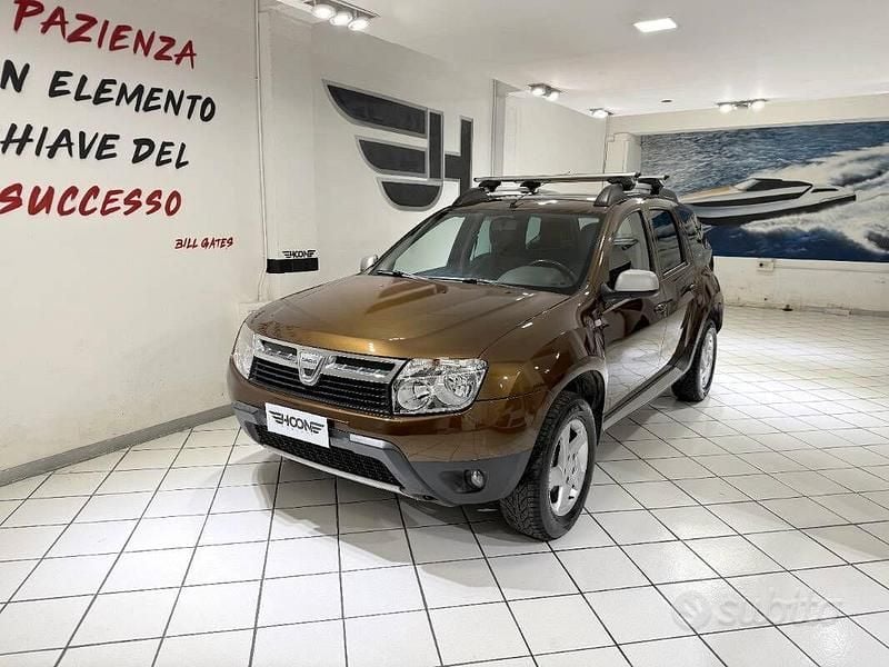 Marrone Usata 2010 Dacia Duster Ambiance Tre volumi | 7490 € (Buon prezzo) - Immagine 1/4