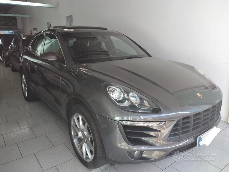Grigio Usata 2015 Porsche Macan SUV | 28.000 € (Ottimo prezzo) - Immagine 1/4