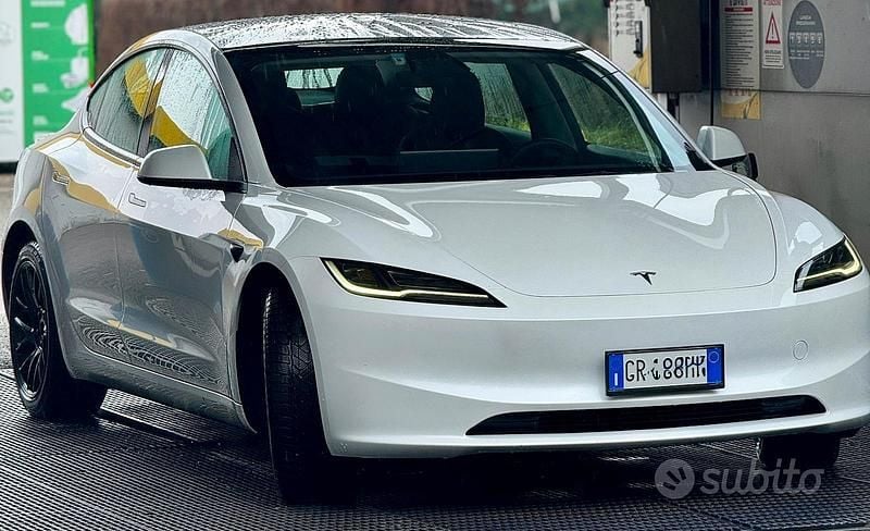 Bianco Usata 2023 Tesla Model 3 RWD Berlina | 27.000 € (Buon prezzo) - Immagine 1/4