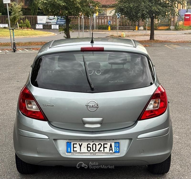 Usata Opel Corsa 86 CV (63 kW) 2015 Gray Utilitaria
