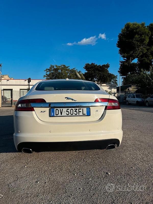 Bianco Usata 2009 Jaguar XF Tre volumi | 8000 € - Immagine 1/4