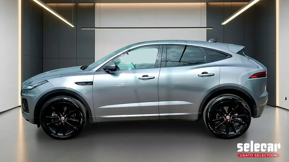 Usata Jaguar E-Pace R-Dynamic 163 CV (119 kW) 2022 Grigio SUV