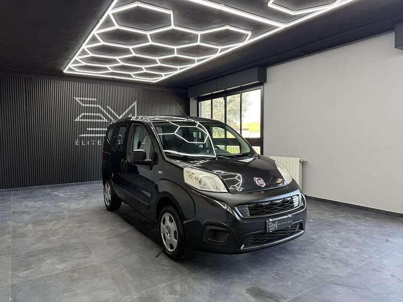 Begagnad Fiat Qubo Lounge 80 HK (58 kW) 2017 Svart Minibuss
