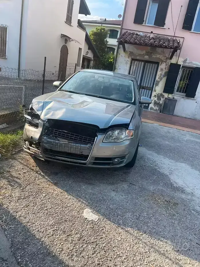 Usata Audi A4 140 CV (102 kW) 2005 Grigio Berlina