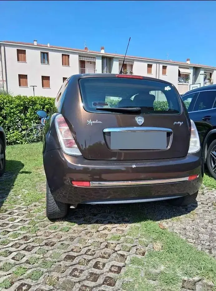 Usata Lancia Ypsilon 75 CV (55 kW) 2008 Marrone Utilitaria