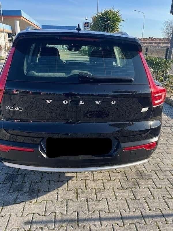 Usata Volvo XC40 Core 179 CV (131 kW) 2023 Nero SUV