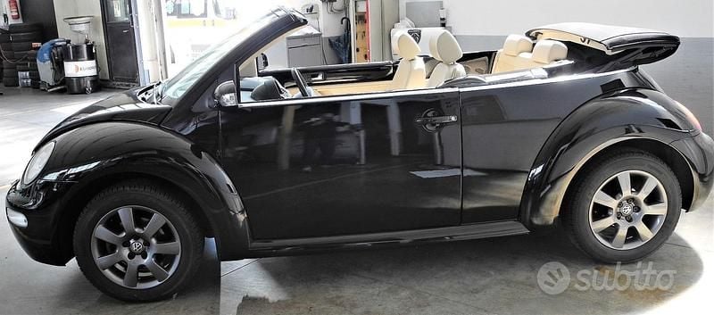 Usata VW New Beetle Cabriolet 101 CV (74 kW) 2004 Nero Cabrio