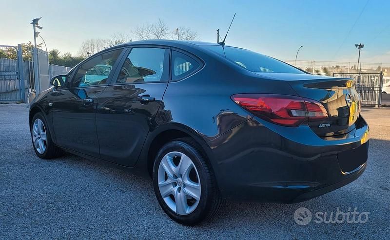 Usata Opel Astra Cosmo 110 CV (80 kW) 2015 Blu Berlina