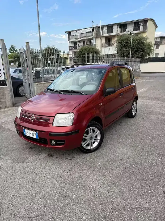 Usata Fiat Panda Emotion 69 CV (50 kW) 2005 Rosso Utilitaria
