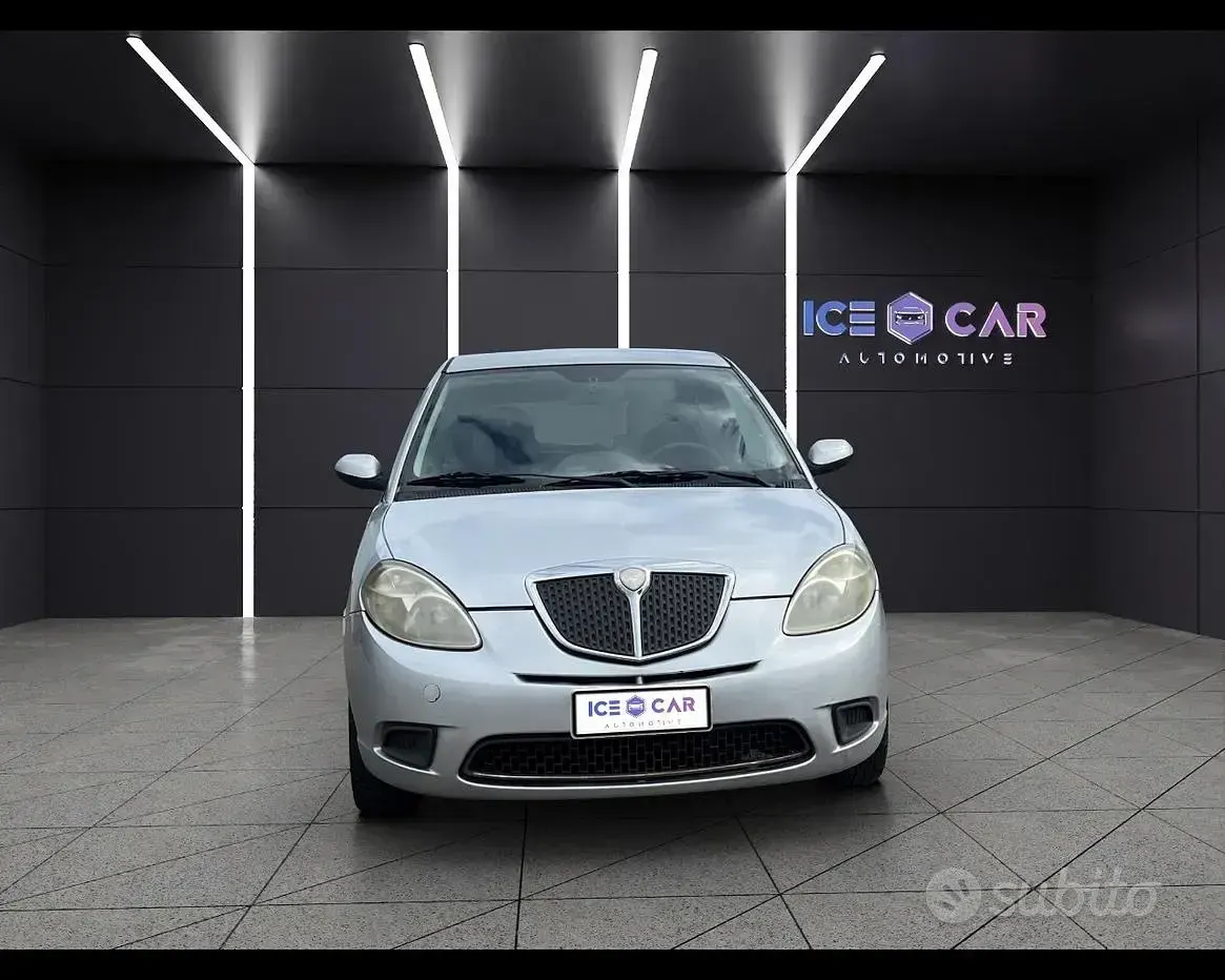 Usata Lancia Ypsilon 75 CV (55 kW) 2007 Grigio Utilitaria