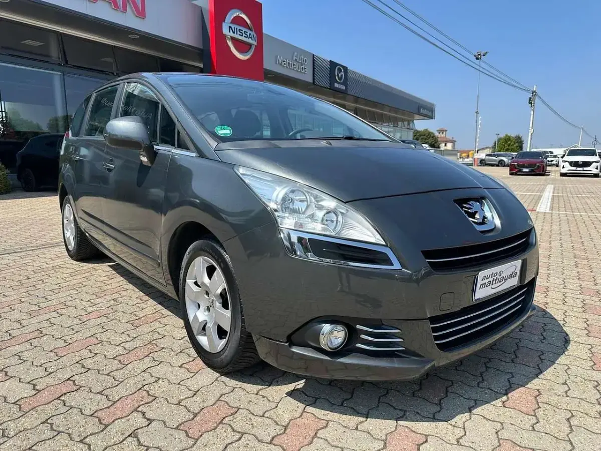 Usata Peugeot 5008 Active 114 CV (83 kW) 2013 Grgio scuro Monovolume