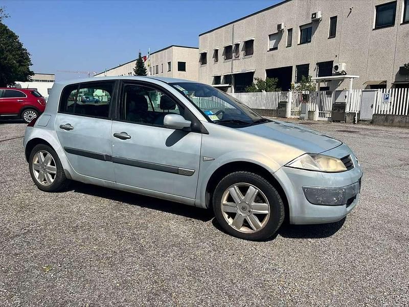 Usata Renault Mégane II Dynamique 82 CV (60 kW) 2002 Argento Berlina