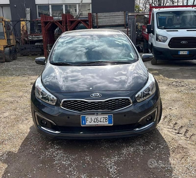 Usata Kia Ceed 110 CV (80 kW) 2017 Grigio Utilitaria