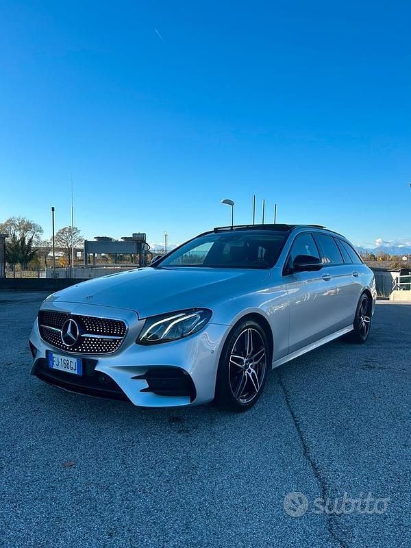 Grigio Usata 2017 Mercedes E220 Premium Plus Tre volumi | 20.500 € (Buon prezzo) - Immagine 1/4