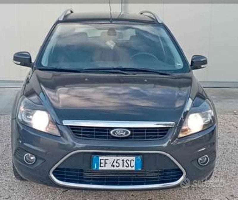 Usata Ford Focus 110 CV (80 kW) 2011 Grigio Station wagon