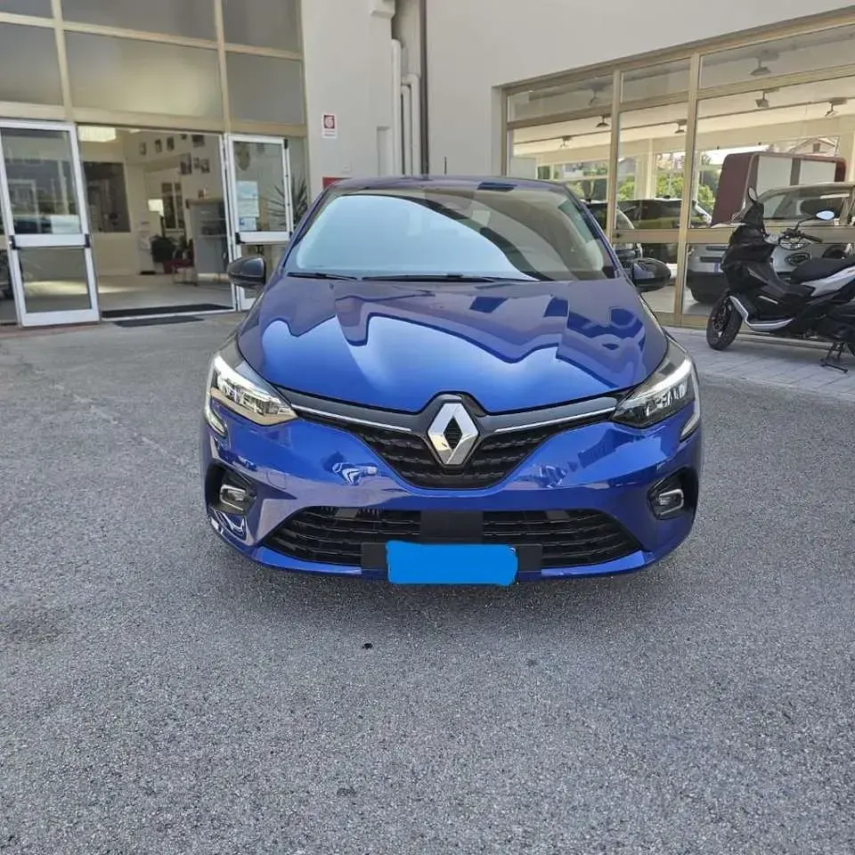 Usata Renault Clio V Equilibre 101 CV (74 kW) 2023 Blu iron Berlina