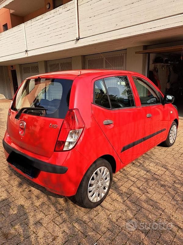 Usata Hyundai i10 Style 65 CV (47 kW) 2010 Rosso Utilitaria