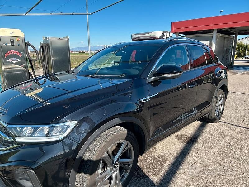 Usata VW T-Roc 150 CV (110 kW) 2023 Nero SUV