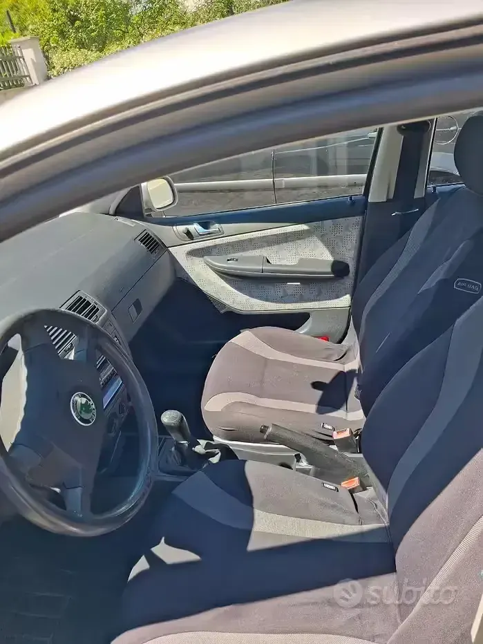 Usata Skoda Fabia 64 CV (47 kW) 2003 Grigio Berlina