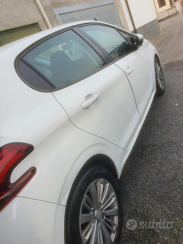 Usata Peugeot 208 2016 Bianco Utilitaria