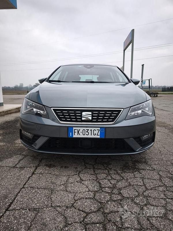 Grigio Usata 2017 Seat Leon Tre volumi | 13.990 € (Buon prezzo) - Immagine 1/4