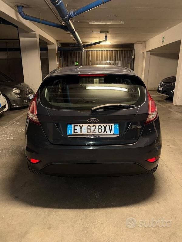 Usata Ford Fiesta 80 CV (58 kW) 2015 Nero Utilitaria