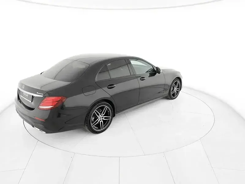 Usata Mercedes E220 Premium 194 CV (142 kW) 2021 Nero Berlina