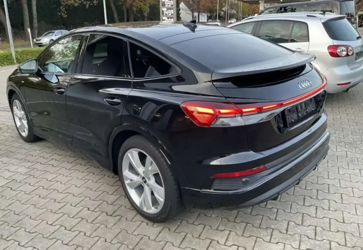 Usata Audi Q4 e-tron S-Line 69 kW (95 CV) 2022 Nero SUV