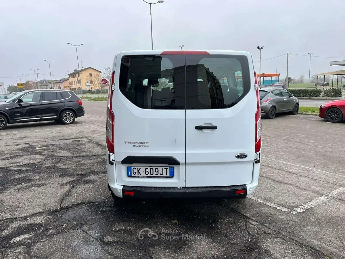 Usata Ford Transit Custom 131 CV (96 kW) 2022 Bianco pastello Monovolume