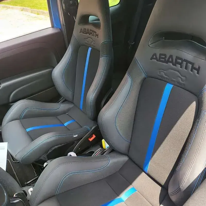 Usata Abarth 695 179 CV (131 kW) 2023 Blu/azzurro Utilitaria