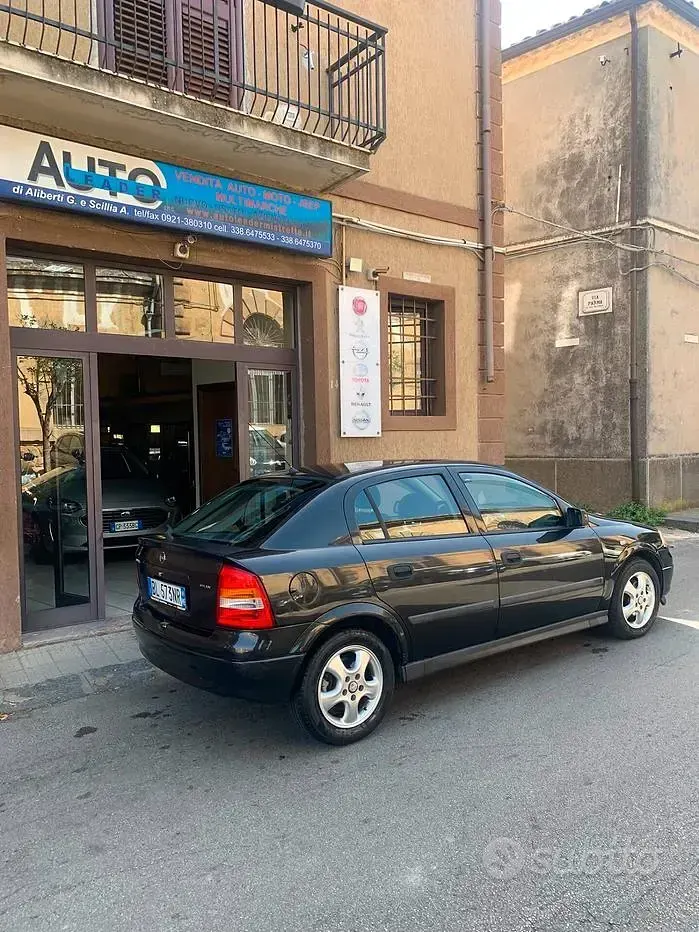 Usata Opel Astra 101 CV (74 kW) 2000 Nero Berlina
