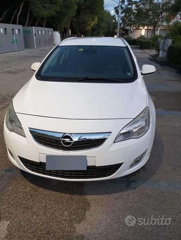 Usata Opel Astra 140 CV (102 kW) 2012 Station wagon