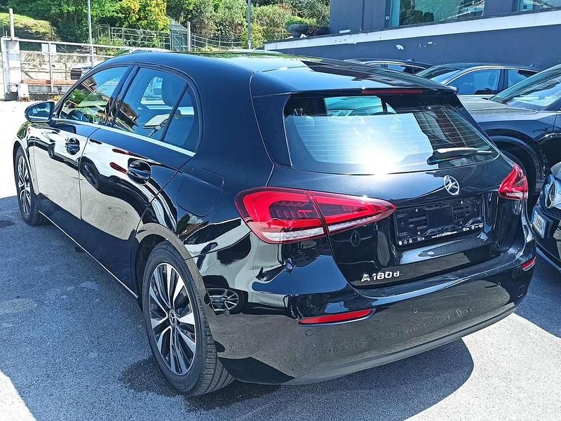 Usata Mercedes A180 116 CV (85 kW) 2022 Nero Berlina